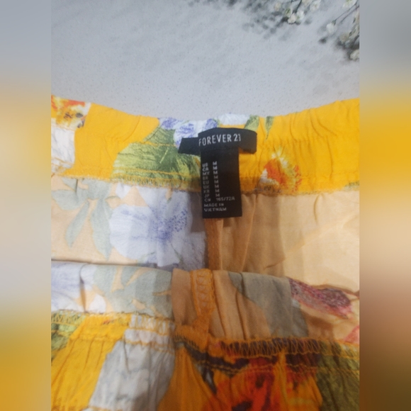 NWOT FOREVER21 Très beau bermuda neuf jaune vif avec motifs tropicaux - Picture 4 of 6